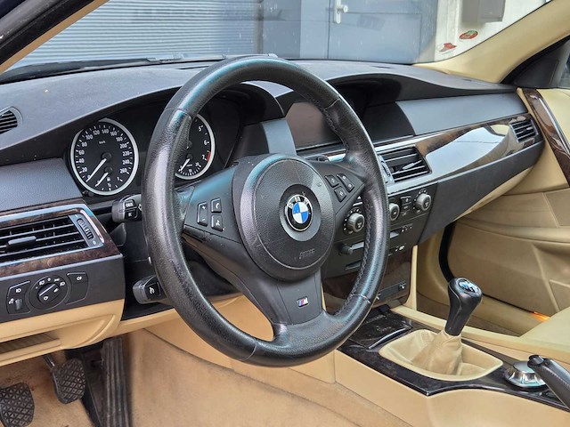 Bmw - 2005 - 5-serie touring - 525i - h-015-hn - afbeelding 22 van  32