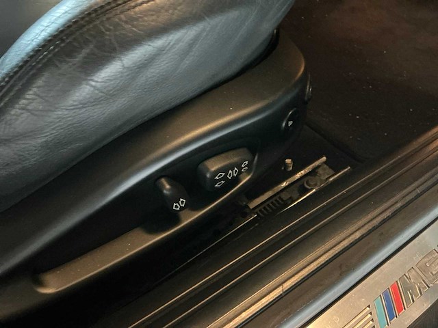 Bmw - 2005 - 6-serie - m6 - personenauto - afbeelding 5 van  16