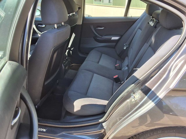 Bmw - 2006 - 3-serie - 318i executive - personenauto - afbeelding 17 van  19