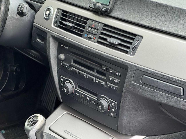 Bmw - 2006 - 3-serie touring - 320i - 40-zrz-4 - afbeelding 3 van  15