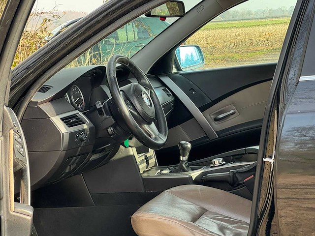 Bmw - 2006 - 5-serie - 523i executive - 83-rzv-5 - afbeelding 3 van  25