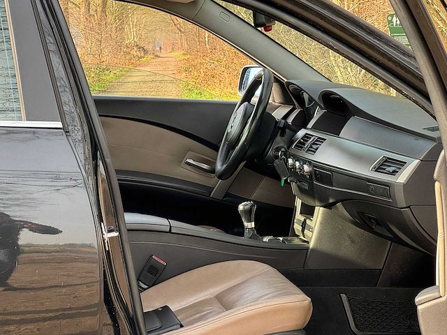 Bmw - 2006 - 5-serie - 523i executive - 83-rzv-5 - afbeelding 17 van  25