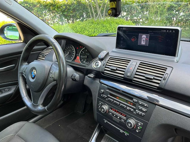 Bmw - 2007 - 1-serie - 118i - personenauto - afbeelding 2 van  24