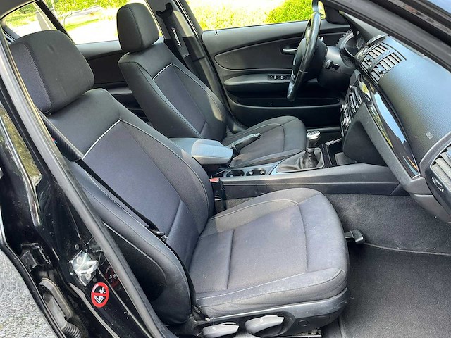 Bmw - 2007 - 1-serie - 118i - personenauto - afbeelding 6 van  24