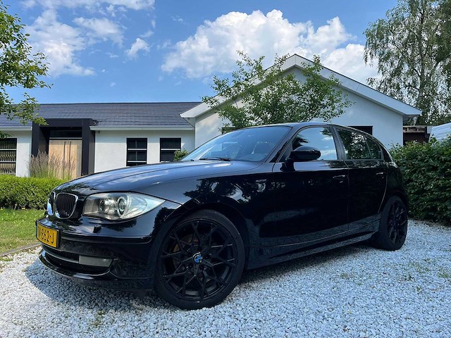 Bmw - 2007 - 1-serie - 118i - personenauto - afbeelding 1 van  24