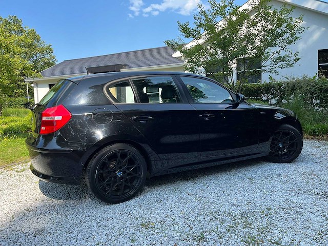 Bmw - 2007 - 1-serie - 118i - personenauto - afbeelding 19 van  24