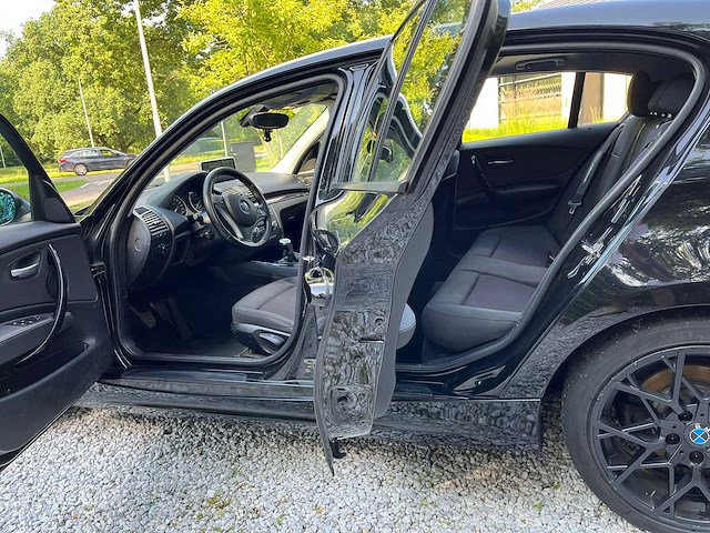 Bmw - 2007 - 1-serie - 118i - personenauto - afbeelding 22 van  24