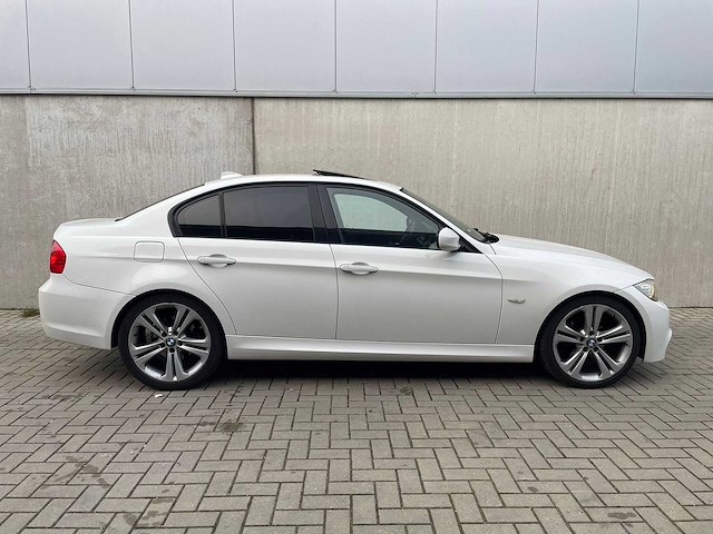 Bmw - 2010 - 3-serie - 318d - 45-nxn-7 - afbeelding 8 van  12