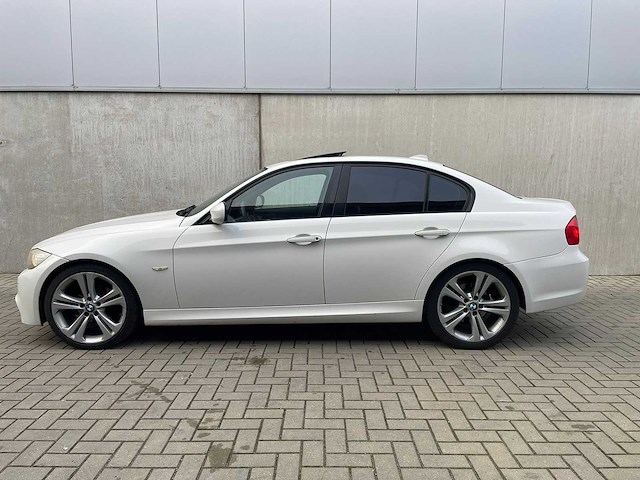 Bmw - 2010 - 3-serie - 318d - 45-nxn-7 - afbeelding 10 van  12