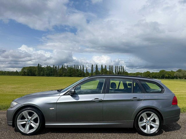Bmw - 2010 - 3-serie touring - 318d corp. l. bns l. - 61-nrl-6 - personenauto - afbeelding 7 van  14