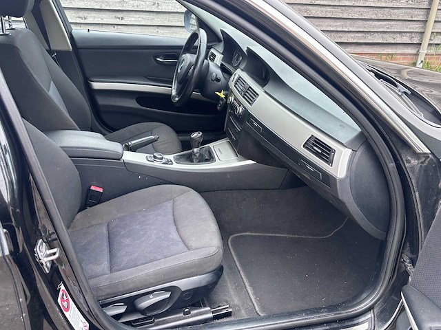 Bmw - 2010 - 3-serie touring - 318i business line - personenauto - afbeelding 15 van  26