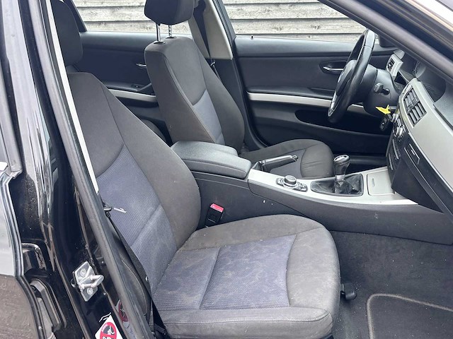 Bmw - 2010 - 3-serie touring - 318i business line - personenauto - afbeelding 16 van  26