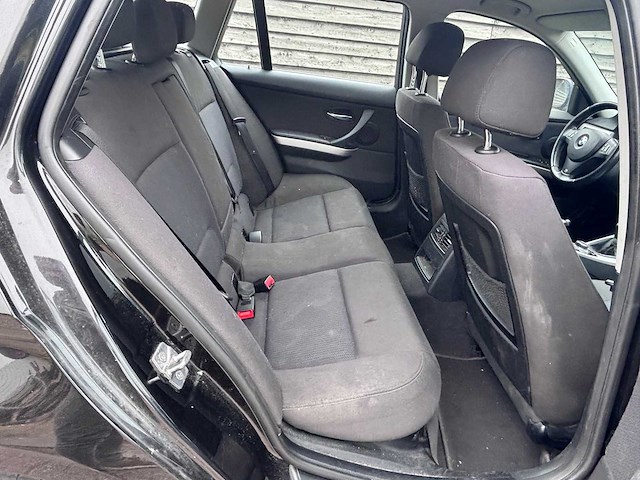 Bmw - 2010 - 3-serie touring - 318i business line - personenauto - afbeelding 17 van  26