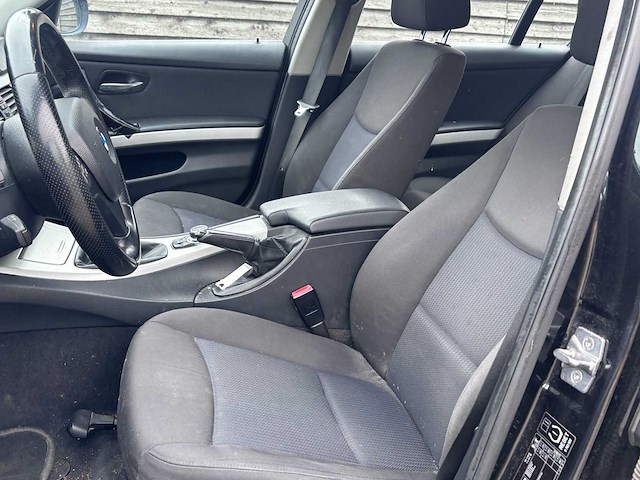 Bmw - 2010 - 3-serie touring - 318i business line - personenauto - afbeelding 21 van  26