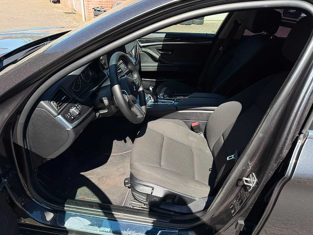 Bmw - 2010 - 5-serie - 530i executive - duits - afbeelding 11 van  12