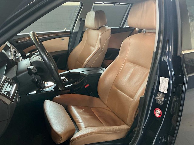 Bmw - 2010 - 5-serie touring - 520i - personenauto - afbeelding 3 van  19