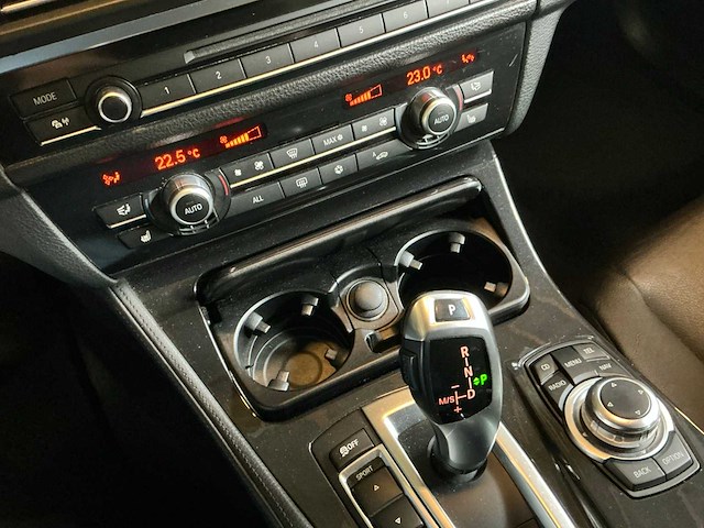 Bmw - 2010 - 5-serie touring - 523i high executive - personenauto - afbeelding 2 van  19