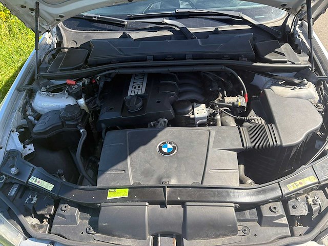 Bmw - 2011 - 3-serie - 318i business line - personenauto - afbeelding 16 van  24