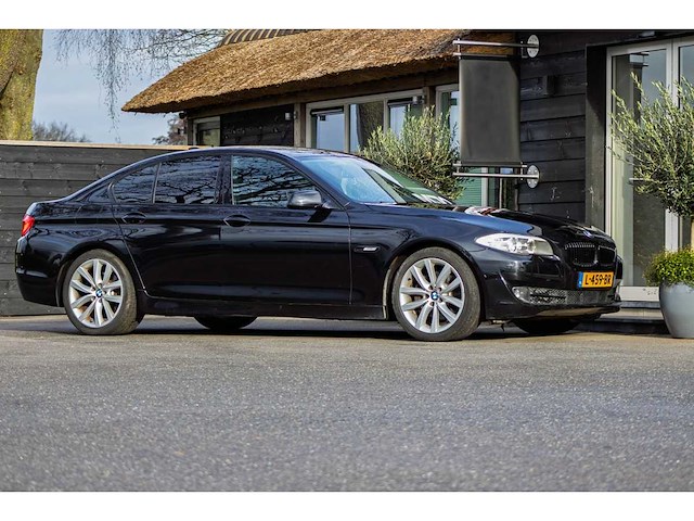 Bmw - 2011 - 5-serie - 528i high executive - l-459-br - afbeelding 32 van  36