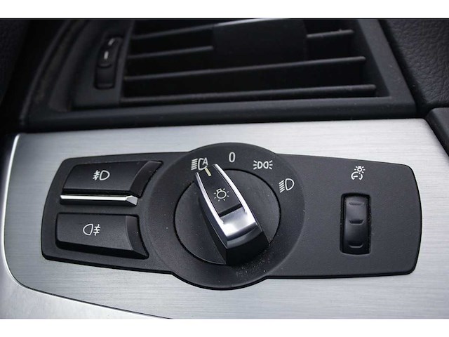 Bmw - 2011 - 5-serie - 528i high executive - l-459-br - afbeelding 13 van  36