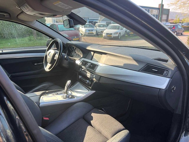 Bmw - 2011 - 5-serie - 528i high executive - l-459-br - afbeelding 2 van  15