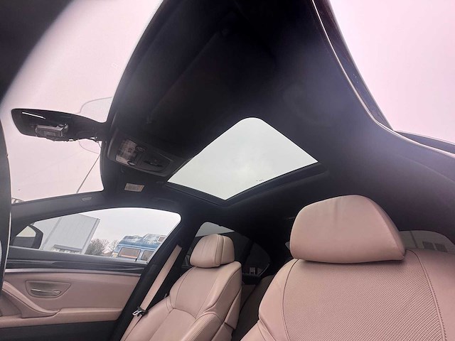 Bmw - 2011 - 5-serie - 550xi high - personenauto - afbeelding 18 van  36