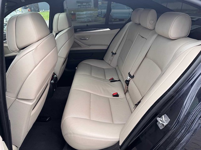 Bmw - 2011 - 5-serie - 550xi high - personenauto - afbeelding 12 van  26