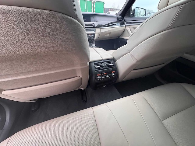 Bmw - 2011 - 5-serie - 550xi high - personenauto - afbeelding 13 van  26