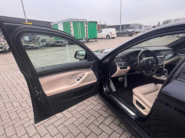 Bmw - 2011 - 5-serie - 550xi high - personenauto - afbeelding 17 van  26