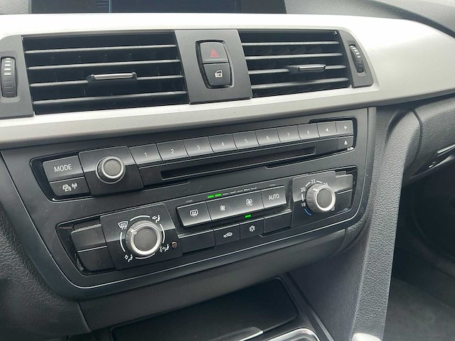 Bmw - 2012 - 3-serie - 320i high executive - personenauto (45-tpn-5) - afbeelding 4 van  19
