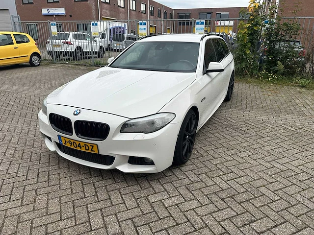 Bmw - 2012 - 5-serie touring - 550i high executive - automaat - personenauto - afbeelding 1 van  25