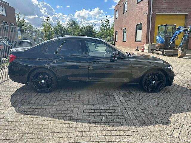 Bmw - 2016 - 3-serie - 330e cent.hi.ex. - automaat - personenauto - afbeelding 16 van  20