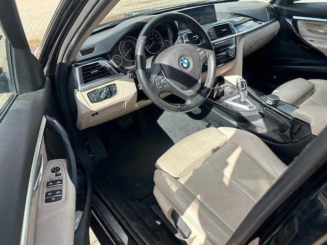 Bmw - 2016 - 3-serie - 330e cent.hi.ex. - automaat - personenauto - afbeelding 2 van  20