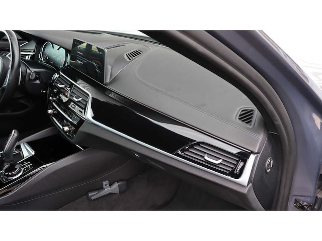 Bmw - 2018 - 5-serie - m550i xd hi exe - rs-260-r - afbeelding 14 van  32