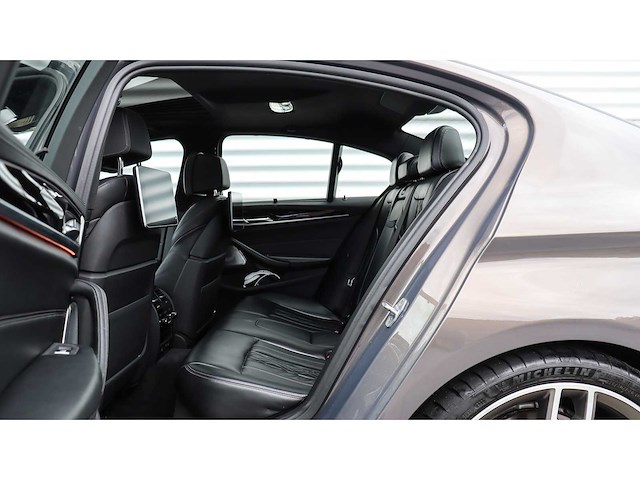 Bmw - 2018 - 5-serie - m550i xd hi exe - rs-260-r - afbeelding 8 van  32