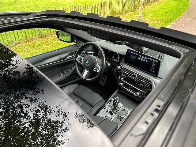 Bmw - 2022 - 5-serie - 545e xd bns edit.+ - s-813-kr - afbeelding 21 van  23