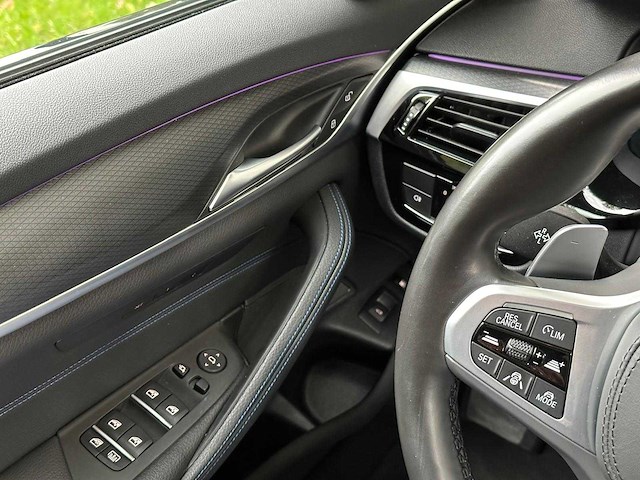 Bmw - 2022 - 5-serie - 545e xd bns edit.+ - s-813-kr - afbeelding 4 van  17