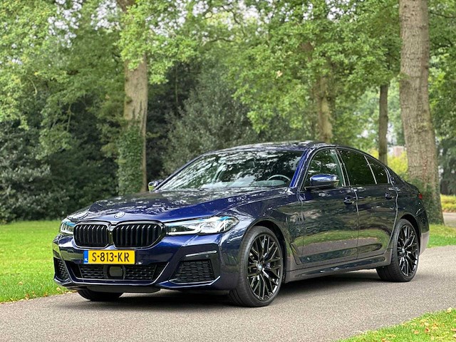 Bmw - 2022 - 5-serie - 545e xd bns edit.+ - s-813-kr - afbeelding 1 van  13