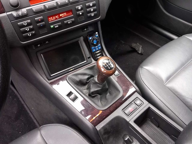 Bmw - 3-serie - 318i special exec. - personenauto - afbeelding 2 van  17