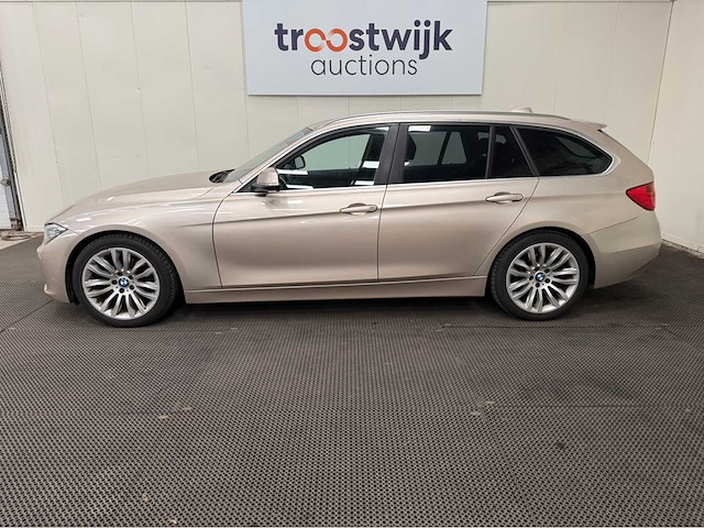 Bmw - 3-serie - 320 touring - personenauto - 2013 - afbeelding 12 van  25