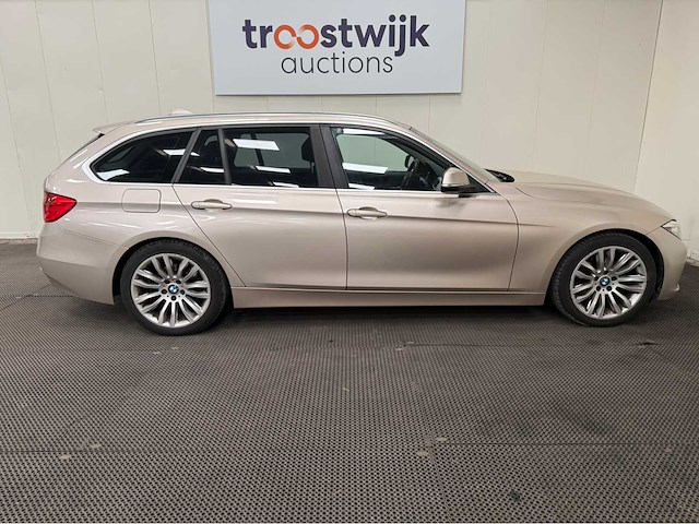 Bmw - 3-serie - 320 touring - personenauto - 2013 - afbeelding 20 van  25