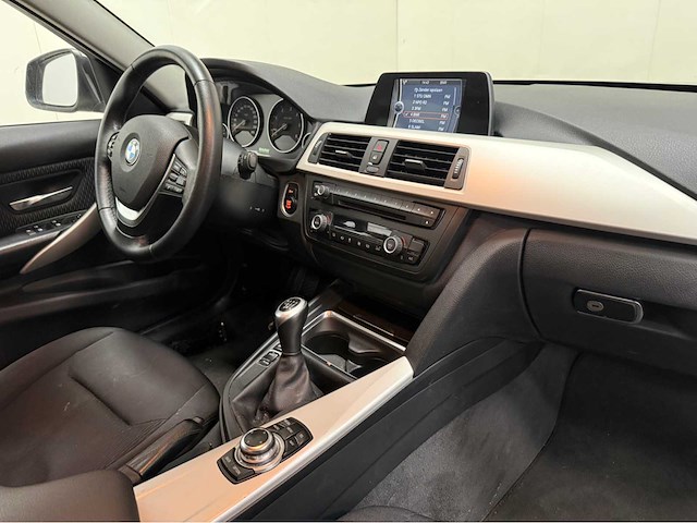 Bmw - 3-serie - 320 touring - personenauto - 2013 - afbeelding 25 van  25