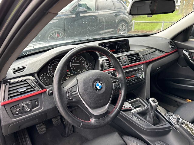 Bmw - 3-serie - 320i ede high exec - car - 2013 - afbeelding 31 van  35