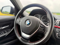 Bmw - 3-serie - 320i executive - 2012 - personenauto - 30-tzt-5 - afbeelding 2 van  13