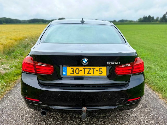 Bmw - 3-serie - 320i executive - 2012 - personenauto - 30-tzt-5 - afbeelding 9 van  13