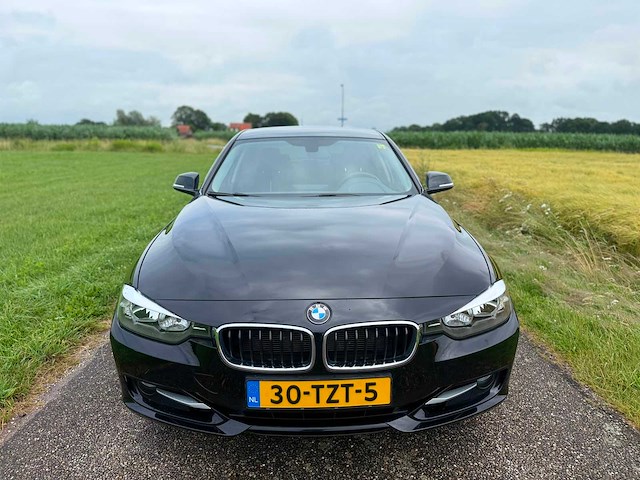 Bmw - 3-serie - 320i executive - 2012 - personenauto - 30-tzt-5 - afbeelding 6 van  13