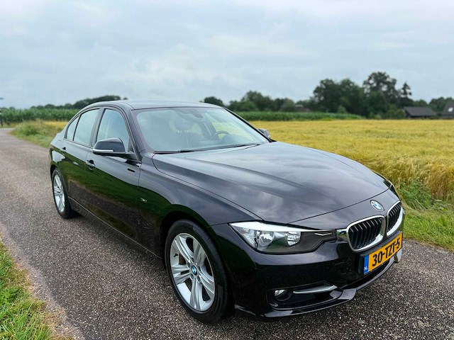 Bmw - 3-serie - 320i executive - 2012 - personenauto - 30-tzt-5 - afbeelding 7 van  13