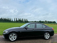 Bmw - 3-serie - 320i executive - 2012 - personenauto - 30-tzt-5 - afbeelding 11 van  13