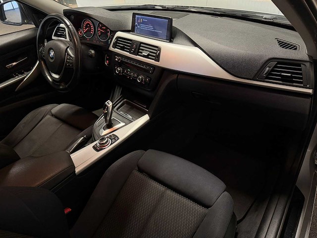 Bmw - 3-serie - 320i high executive - 29-txv-6 - 2012 iaw - afbeelding 13 van  27