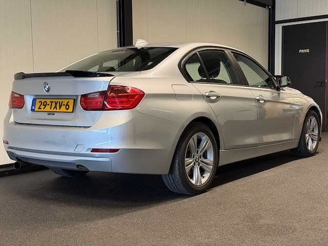 Bmw - 3-serie - 320i high executive - 29-txv-6 - 2012 iaw - afbeelding 17 van  27